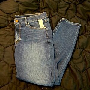 NWT Gap curvy fit skinny jeans with stretch